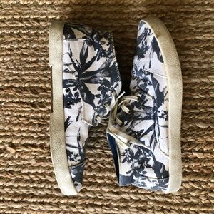 Men’s Tom’s Size 9